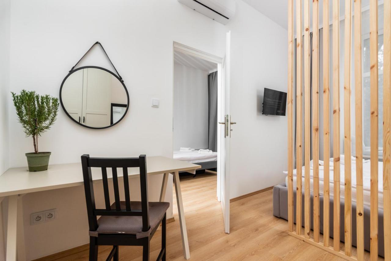Modern Centrally Located Apartments - By Upstairs Krasków Eksteriør bilde
