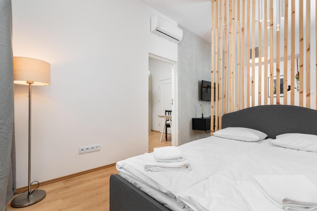 Modern Centrally Located Apartments - By Upstairs Krasków Eksteriør bilde