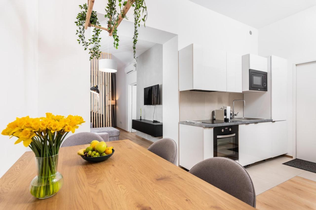 Modern Centrally Located Apartments - By Upstairs Krasków Eksteriør bilde