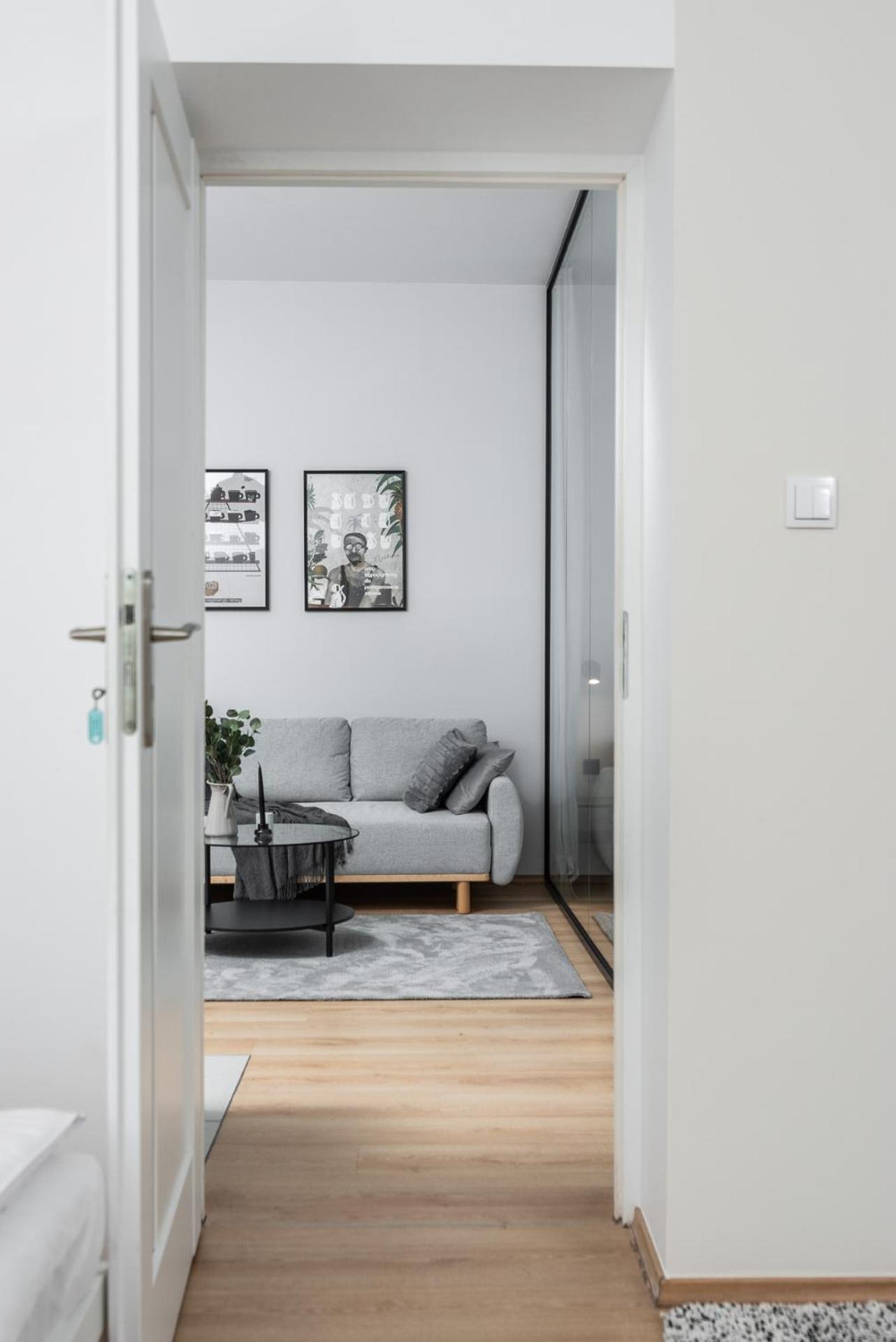 Modern Centrally Located Apartments - By Upstairs Krasków Eksteriør bilde